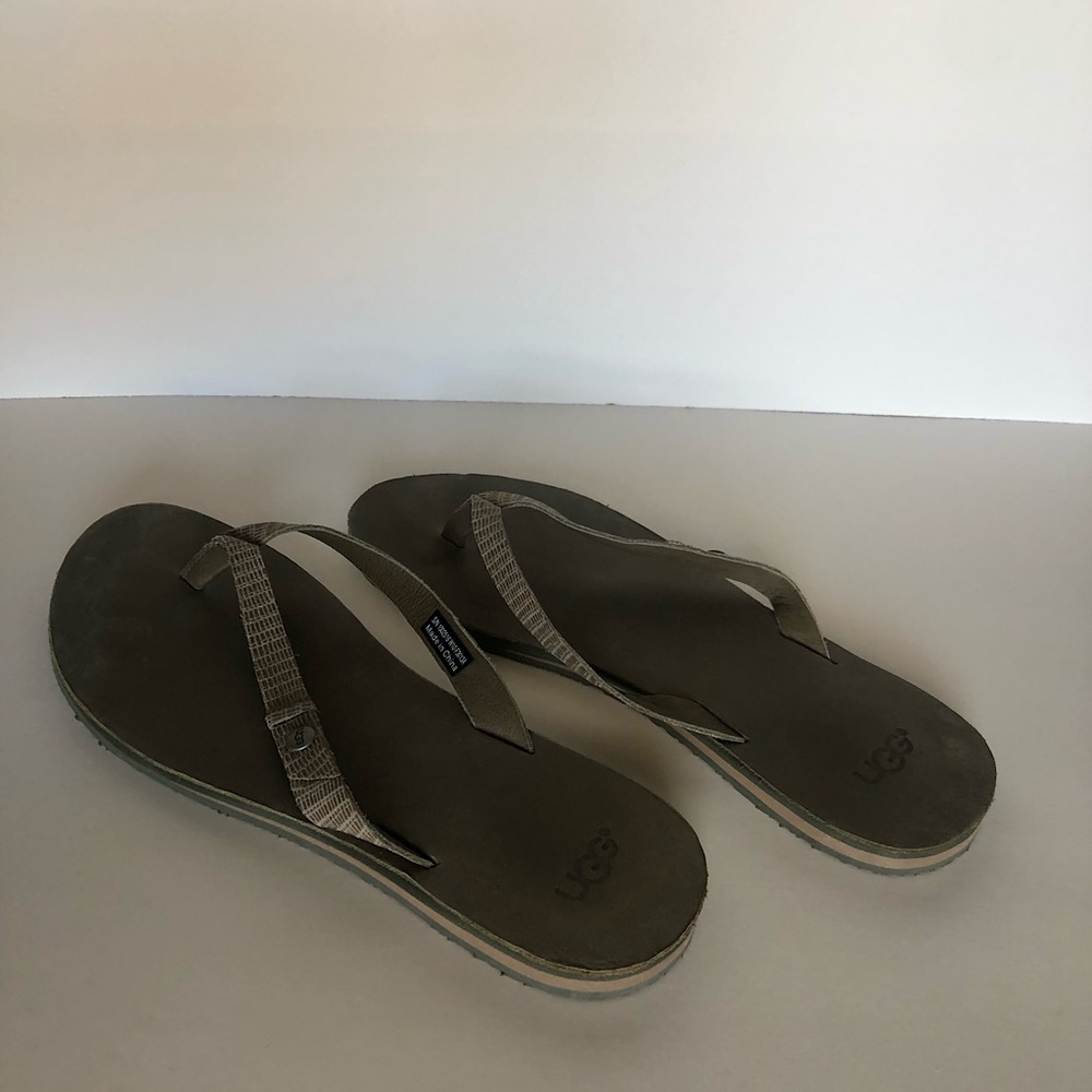 UGG Soft Leather Green Flip Flops  |  W10
